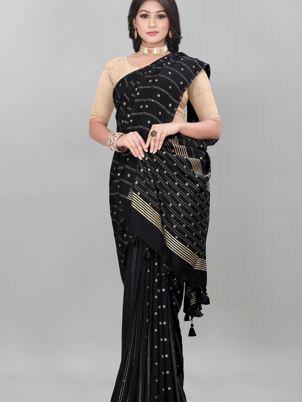 Suha_Womens_Fashion_Ethnic_Black_&_White_Color_Saree