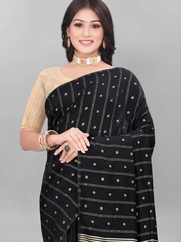 Suha_Womens_Fashion_Ethnic_Black_&_White_Color_Saree