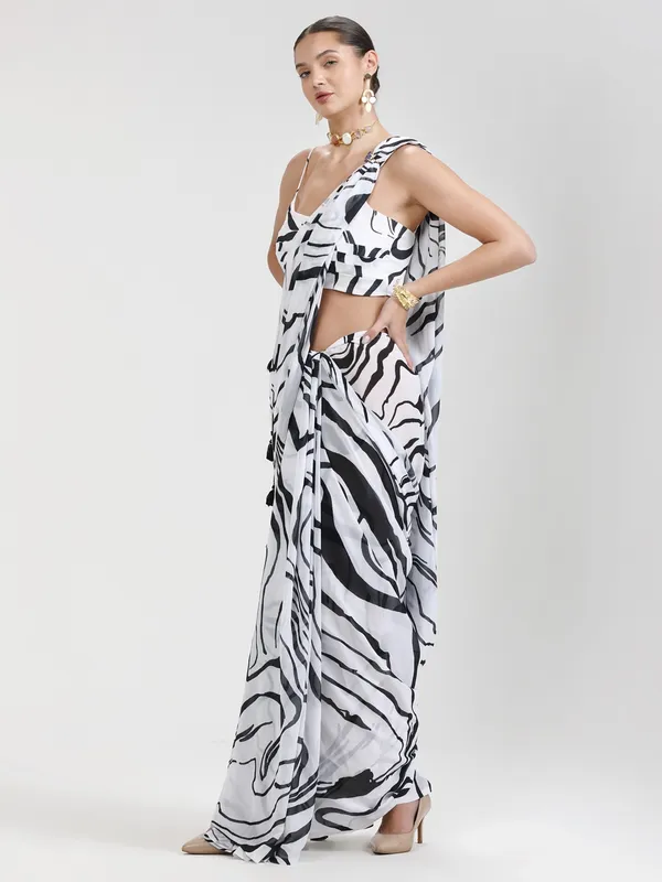 Suha_Womens_Fashion_Ethnic_Black_&_White_Color_Saree
