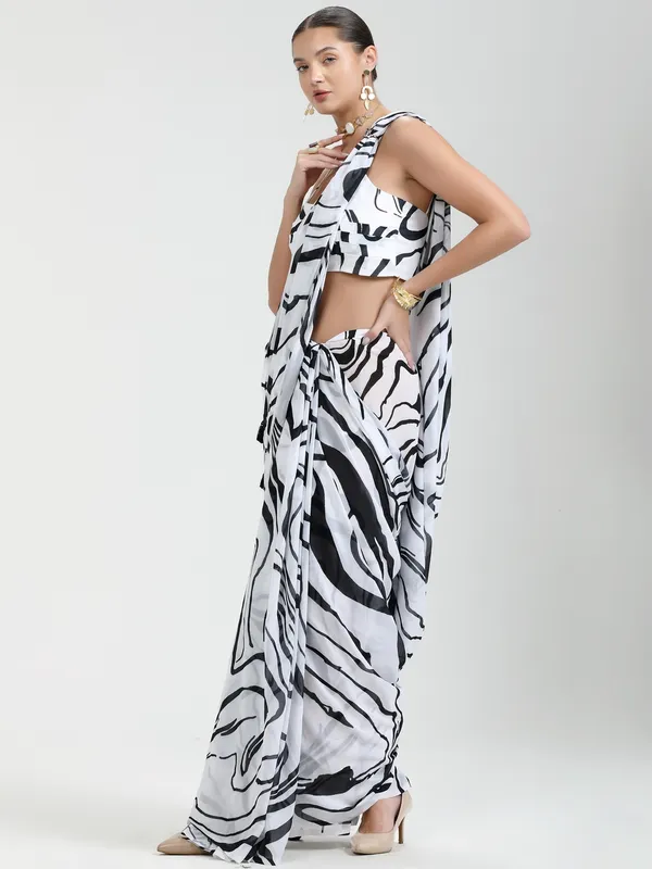 Suha_Womens_Fashion_Ethnic_Black_&_White_Color_Saree