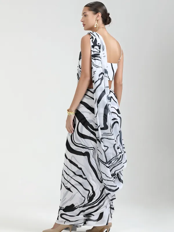Suha_Womens_Fashion_Ethnic_Black_&_White_Color_Saree