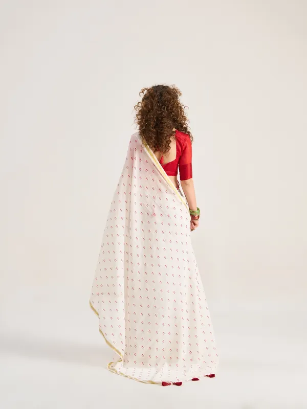 Suha_Womens_Fashion_Ethnic_White_Color_Saree