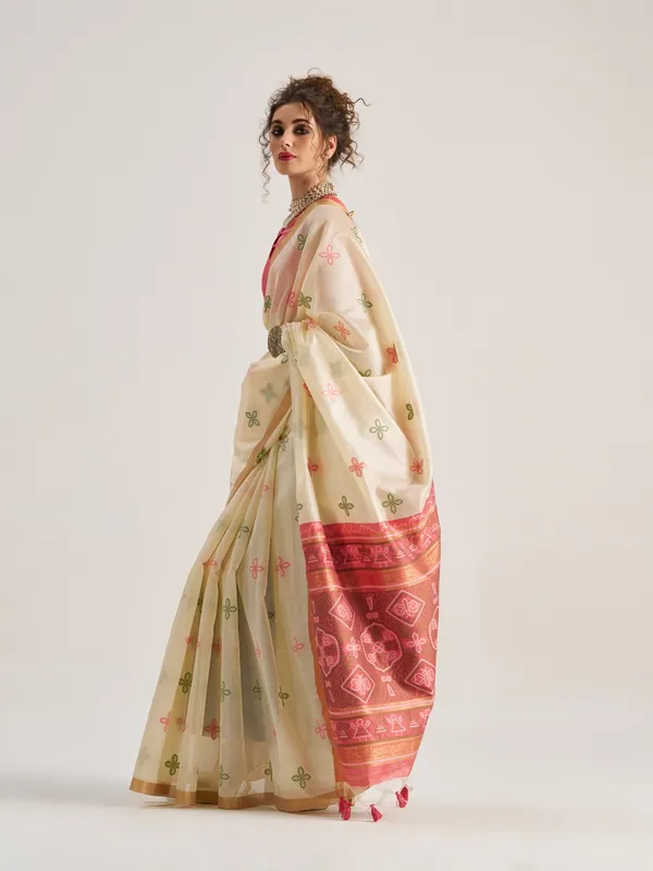 Suha_Womens_Fashion_Ethnic_Peach_Color_Saree