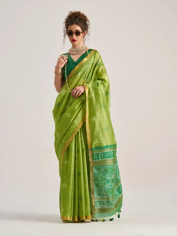 Suha_Womens_Fashion_Ethnic_Green_Color_Saree