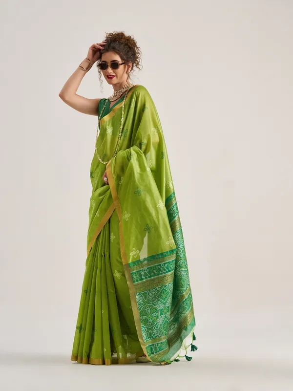 Suha_Womens_Fashion_Ethnic_Green_Color_Saree