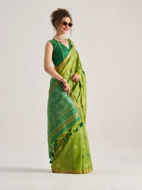 Suha_Womens_Fashion_Ethnic_Green_Color_Saree