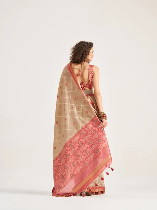 Suha_Womens_Fashion_Ethnic_Peach_Color_Saree