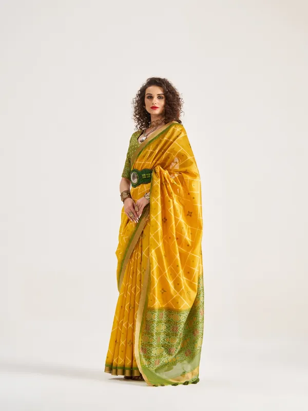 Suha_Womens_Fashion_Ethnic_Yellow_Color_Saree