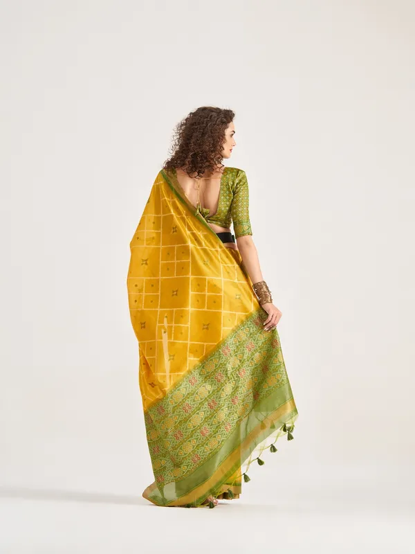 Suha_Womens_Fashion_Ethnic_Yellow_Color_Saree