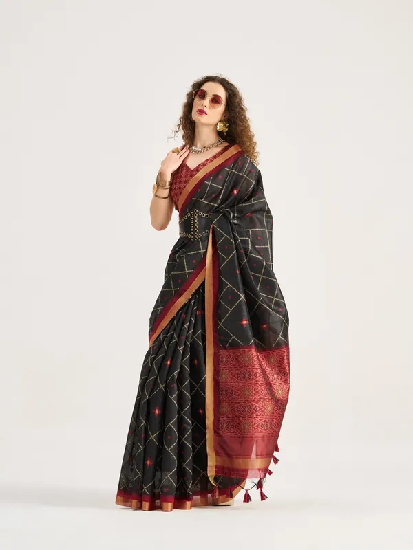 Suha_Womens_Fashion_Ethnic_Black_Color_Saree