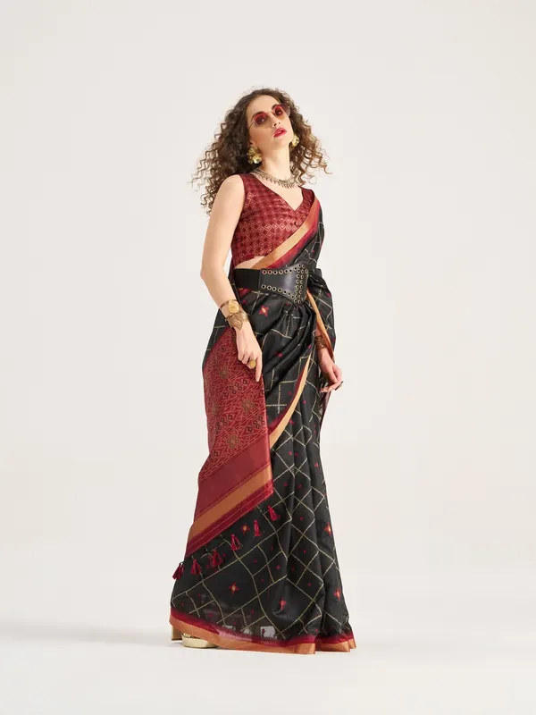 Suha_Womens_Fashion_Ethnic_Black_Color_Saree
