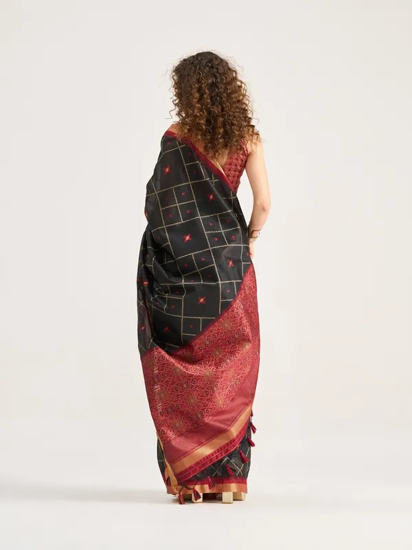 Suha_Womens_Fashion_Ethnic_Black_Color_Saree