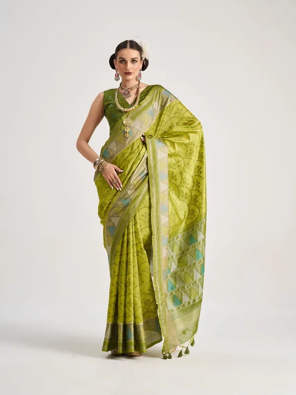 Suha_Womens_Fashion_Ethnic_Green_Color_Saree