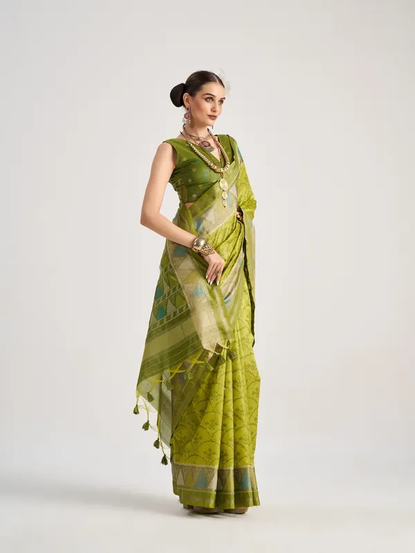 Suha_Womens_Fashion_Ethnic_Green_Color_Saree