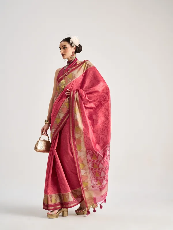 Suha_Womens_Fashion_Ethnic_Magenta_Color_Saree