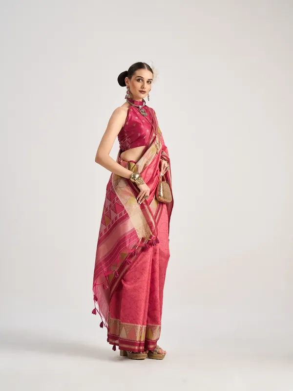 Suha_Womens_Fashion_Ethnic_Magenta_Color_Saree