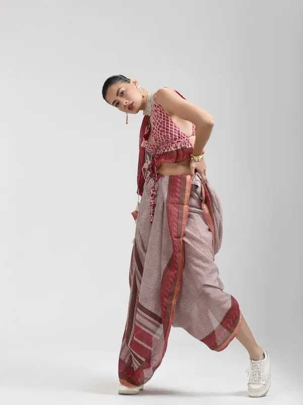 Suha_Womens_Fashion_Ethnic_Red_Color_Saree