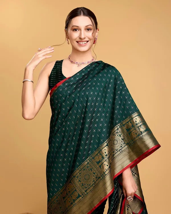 Green_Cotton_Silk_Woven_Kanjivaram_Saree_With_Unstitched_Blouse_For_Women