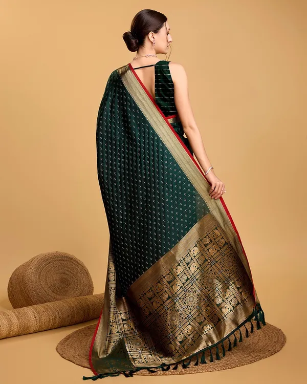 Green_Cotton_Silk_Woven_Kanjivaram_Saree_With_Unstitched_Blouse_For_Women