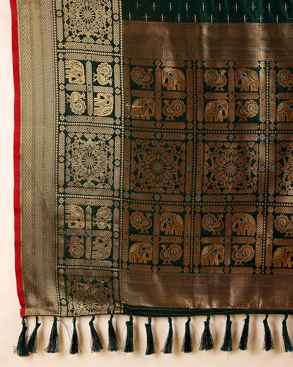 Green_Cotton_Silk_Woven_Kanjivaram_Saree_With_Unstitched_Blouse_For_Women