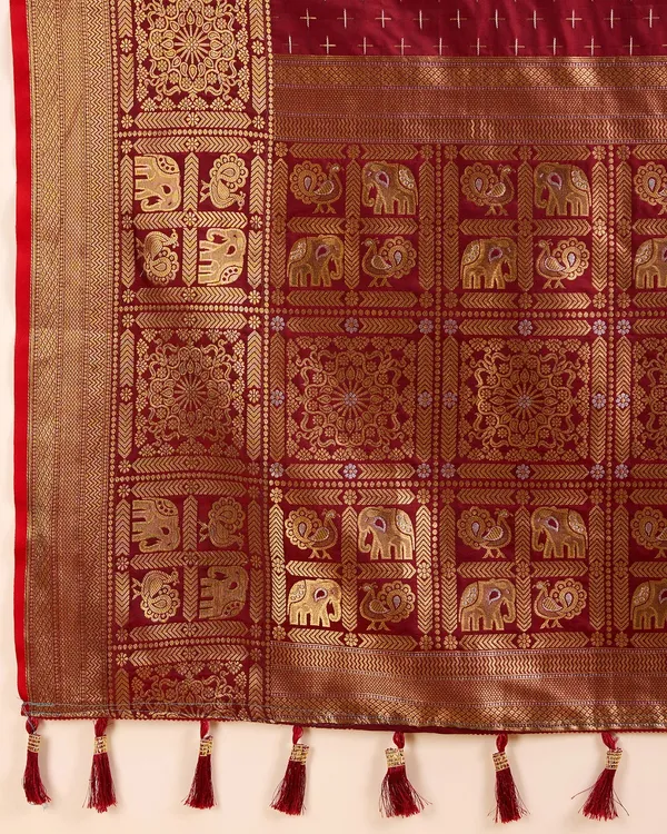 Maroon_Cotton_Silk_Woven_Kanjivaram_Saree_With_Unstitched_Blouse_For_Women