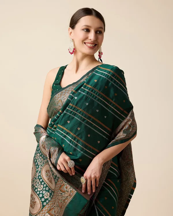 Green_Cotton_Silk_Woven_Kanjivaram_Saree_With_Unstitched_Blouse_For_Women