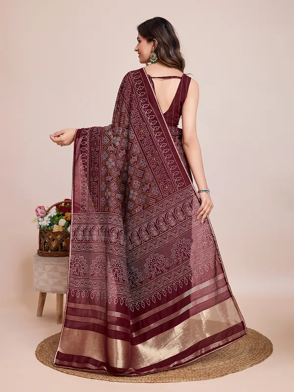 Maroon_Cotton_Silk_Printed_Bandhani_Saree_With_Unstitched_Blouse_For_Women