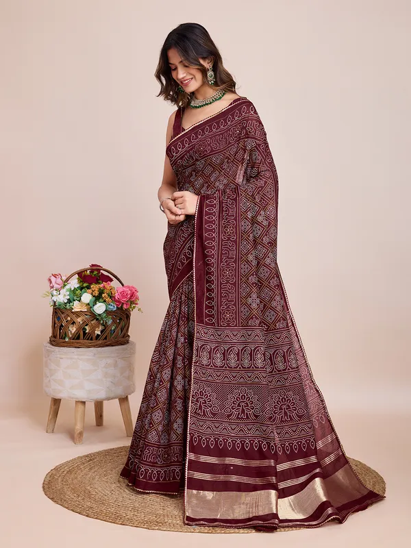 Maroon_Cotton_Silk_Printed_Bandhani_Saree_With_Unstitched_Blouse_For_Women