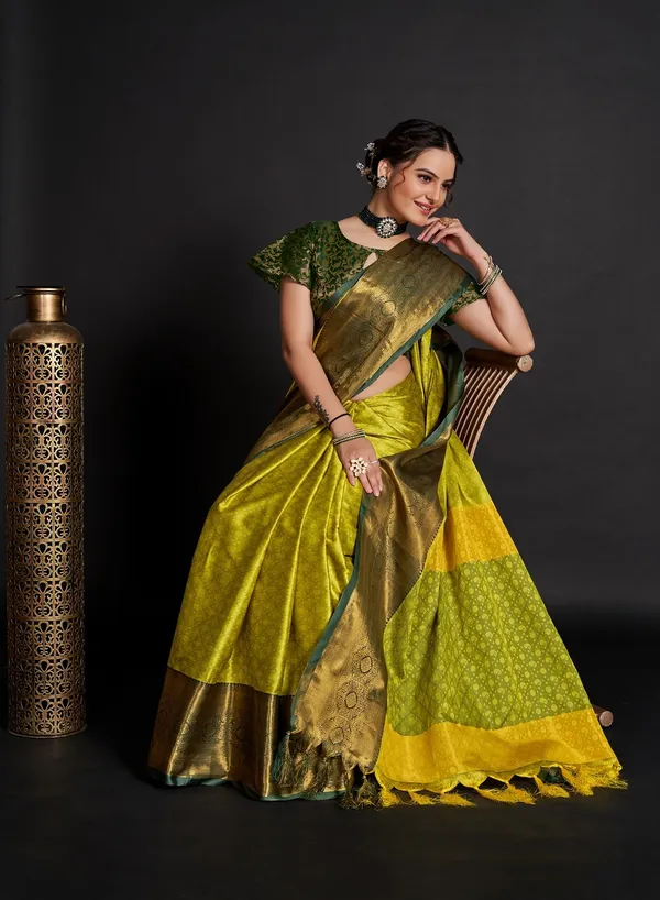 Green_Cotton_Silk_Woven_Kanjivaram_Saree_With_Unstitched_Blouse_For_Women