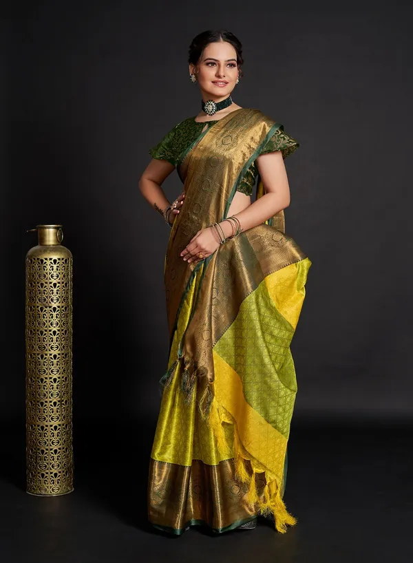 Green_Cotton_Silk_Woven_Kanjivaram_Saree_With_Unstitched_Blouse_For_Women