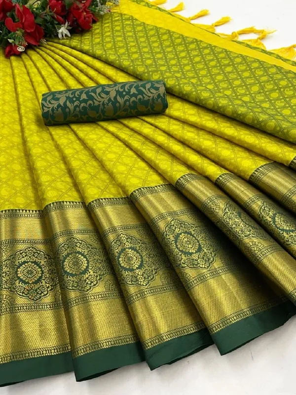 Green_Cotton_Silk_Woven_Kanjivaram_Saree_With_Unstitched_Blouse_For_Women
