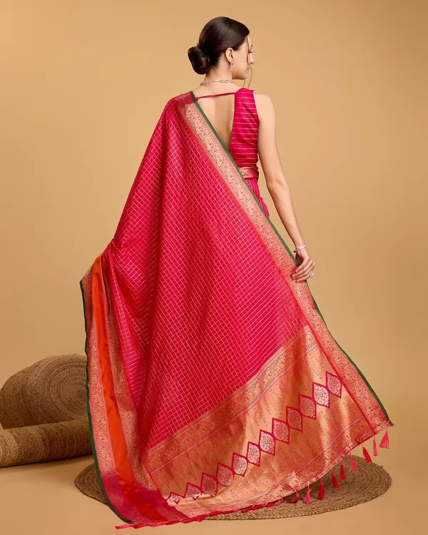 Pink_Cotton_Silk_Woven_Kanjivaram_Saree_With_Unstitched_Blouse_For_Women
