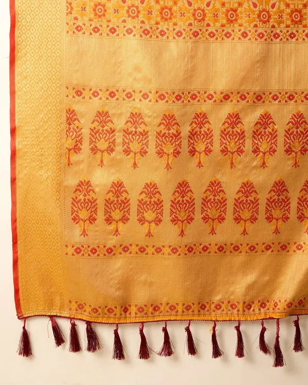 Mustard_Cotton_Silk_Woven_Patola_Saree_With_Unstitched_Blouse_For_Women