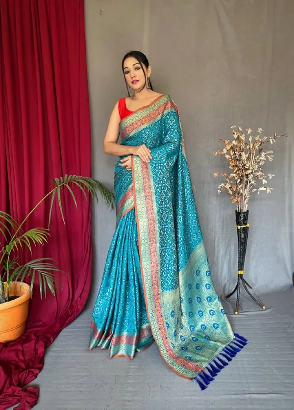 Blue_Cotton_Silk_Woven_Patola_Saree_With_Unstitched_Blouse_For_Women