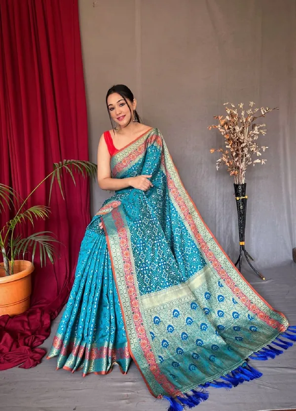 Blue_Cotton_Silk_Woven_Patola_Saree_With_Unstitched_Blouse_For_Women