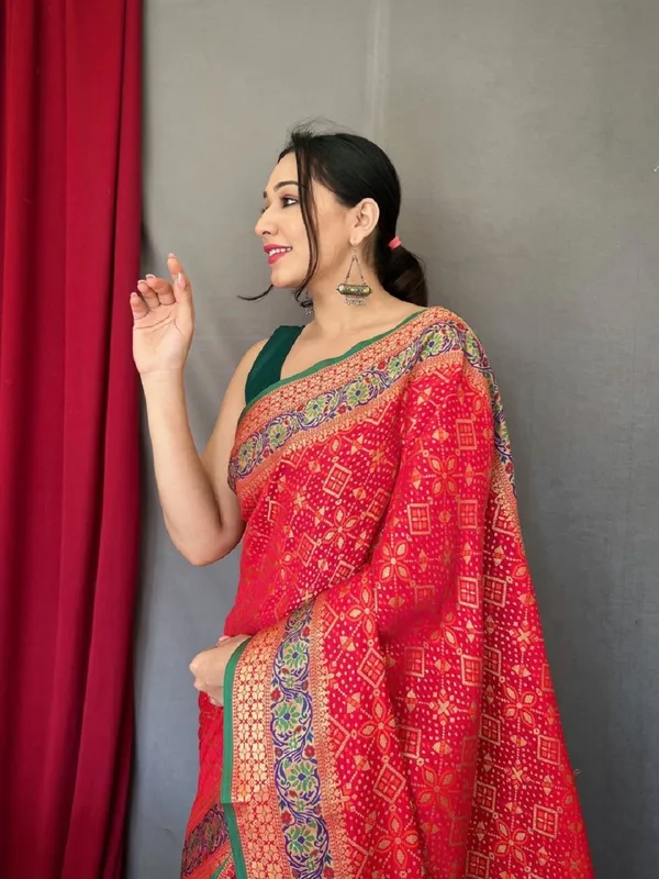 Red_Cotton_Silk_Woven_Patola_Saree_With_Unstitched_Blouse_For_Women