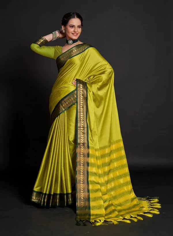 Green_Cotton_Silk_Woven_Kanjivaram_Saree_With_Unstitched_Blouse_For_Women