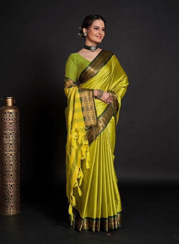 Green_Cotton_Silk_Woven_Kanjivaram_Saree_With_Unstitched_Blouse_For_Women