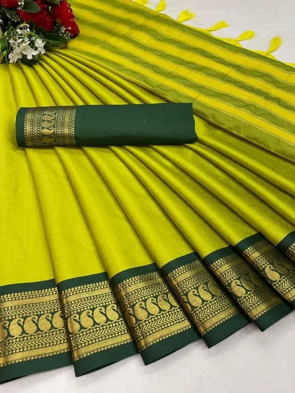 Green_Cotton_Silk_Woven_Kanjivaram_Saree_With_Unstitched_Blouse_For_Women