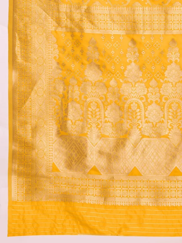 Yellow_Cotton_Silk_Woven_Kanjivaram_Saree_With_Unstitched_Blouse_For_Women