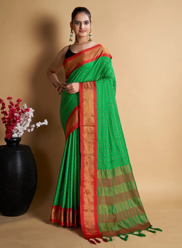 Green_Cotton_Silk_Woven_Patola_Saree_With_Unstitched_Blouse_For_Women
