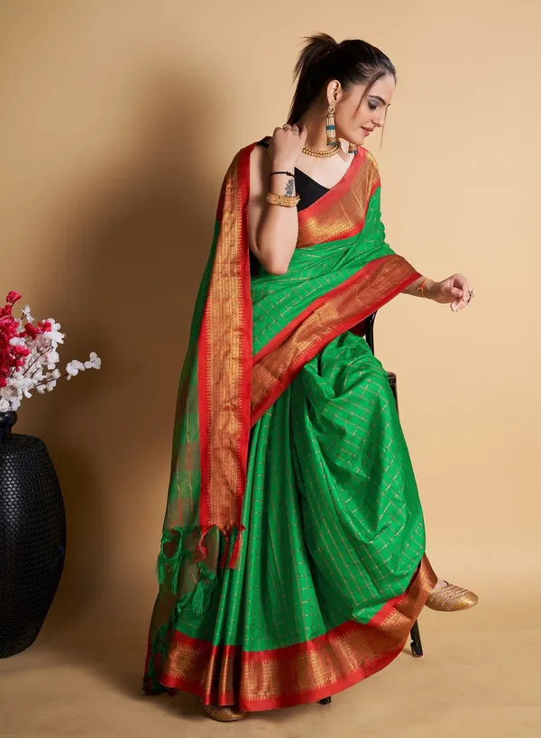 Green_Cotton_Silk_Woven_Patola_Saree_With_Unstitched_Blouse_For_Women