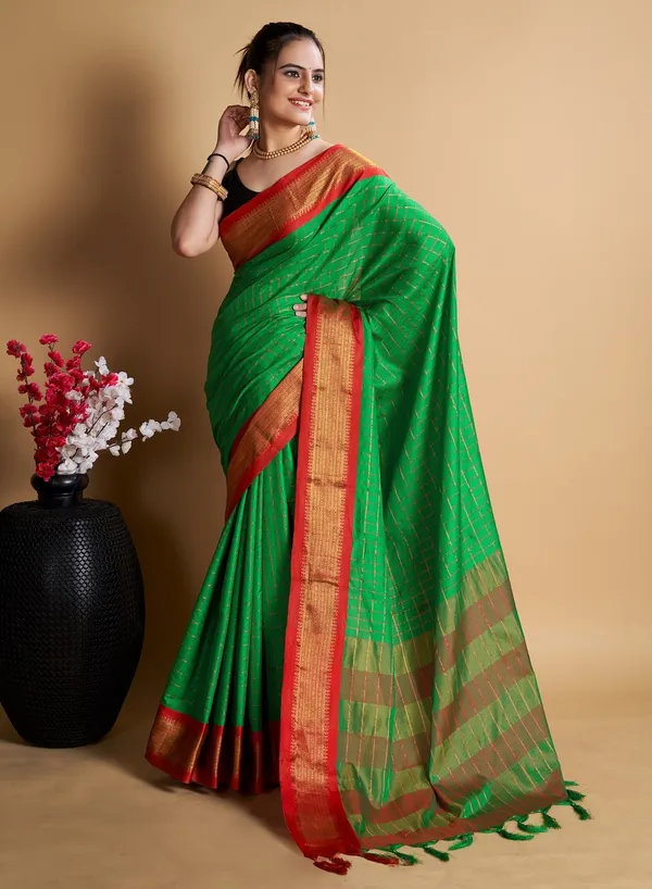 Green_Cotton_Silk_Woven_Patola_Saree_With_Unstitched_Blouse_For_Women