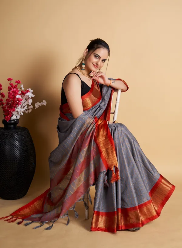 Grey_Cotton_Silk_Woven_Kanjivaram_Saree_With_Unstitched_Blouse_For_Women