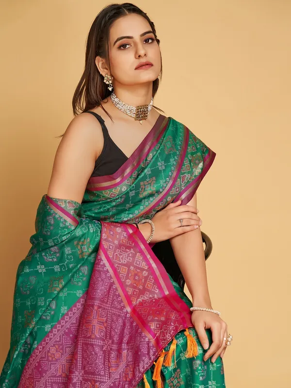 Green_Cotton_Silk_Woven_Patola_Saree_With_Unstitched_Blouse_For_Women
