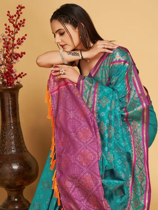 Blue_Cotton_Silk_Woven_Patola_Saree_With_Unstitched_Blouse_For_Women