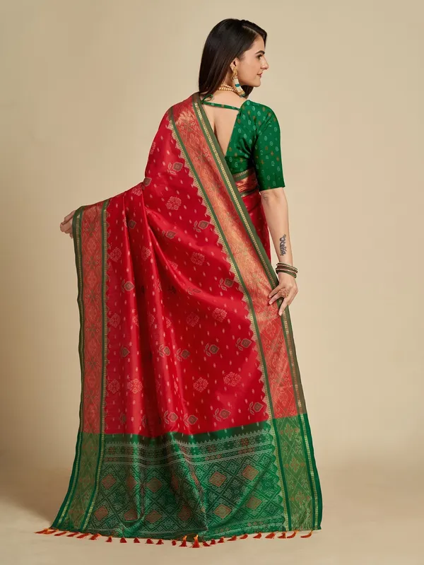 Red_Cotton_Silk_Woven_Patola_Saree_With_Unstitched_Blouse_For_Women