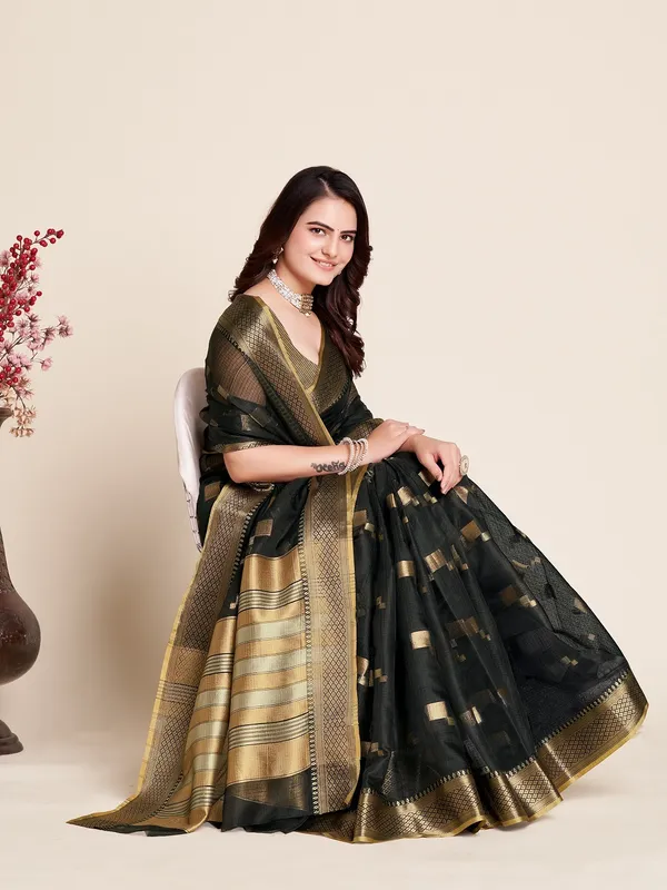 Black_Cotton_Silk_Woven_Patola_Saree_With_Unstitched_Blouse_For_Women