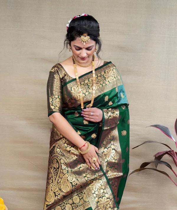 Green_Cotton_Silk_Woven_Banarasi_Saree_With_Unstitched_Blouse_For_Women