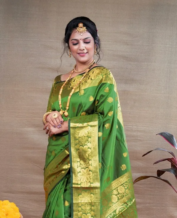 Green_Cotton_Silk_Woven_Banarasi_Saree_With_Unstitched_Blouse_For_Women